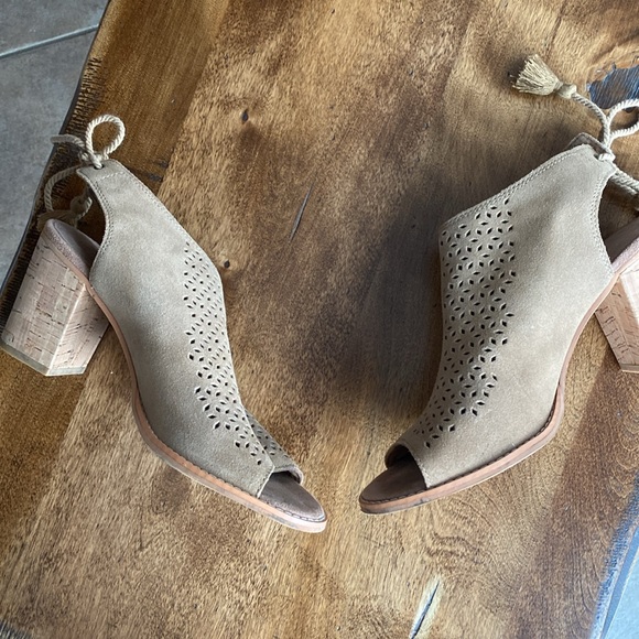 Shoes worn once - Picture 5 of 7